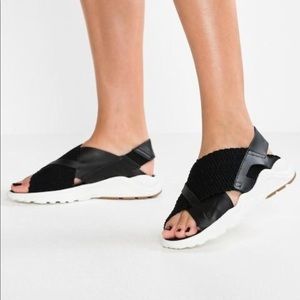 Nike Air Huarache Ultra Sandal